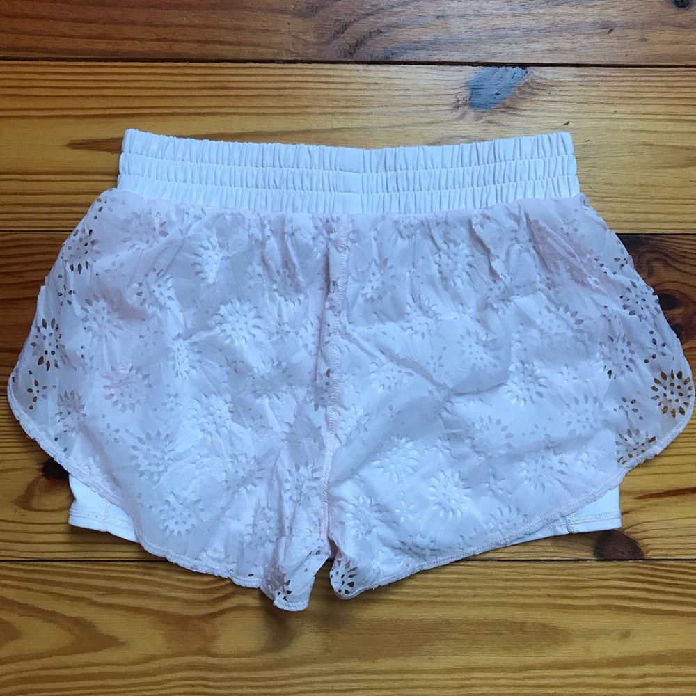 Aerie Pale Pink Cut Out Exercise Shorts, EUC, M - Picture 12 of 13